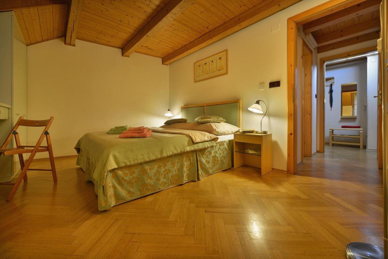 Old Town Apartments Tyn Praga Zewnętrze zdjęcie